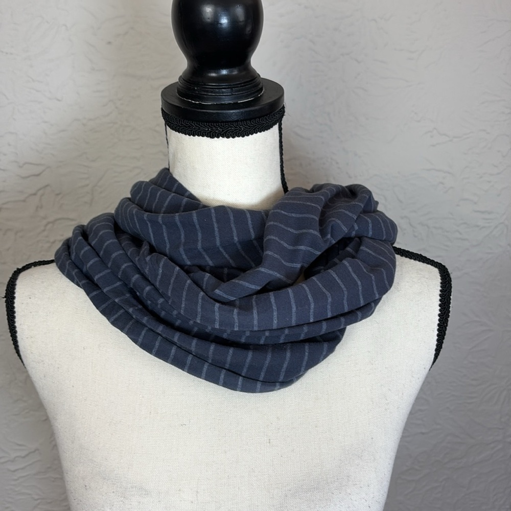 FIG Voyage T-Shirt Knit Infinity Scarf - Picture 2 of 6